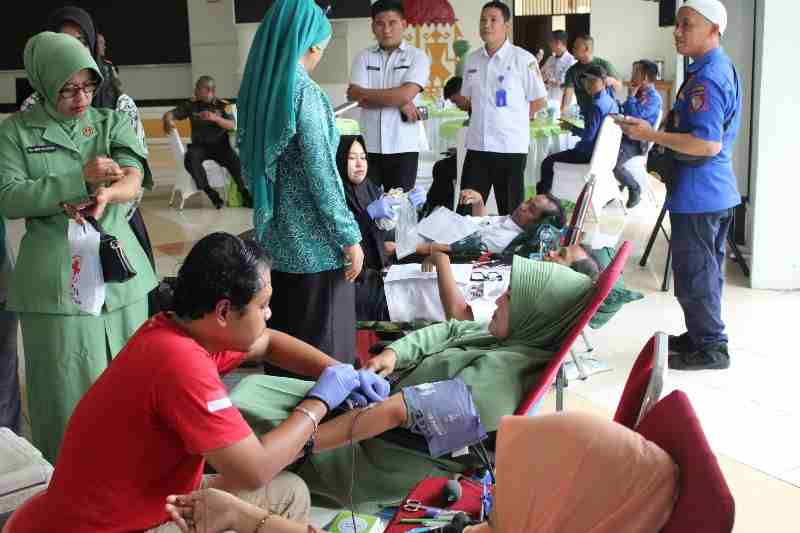 Peringati HUT ke-80 Persit KCK, Kodim 0426/TB Gelar Donor Darah Massal Peringati HUT ke-80 Persit KCK, Kodim 0426/TB Gelar Donor Darah Massal