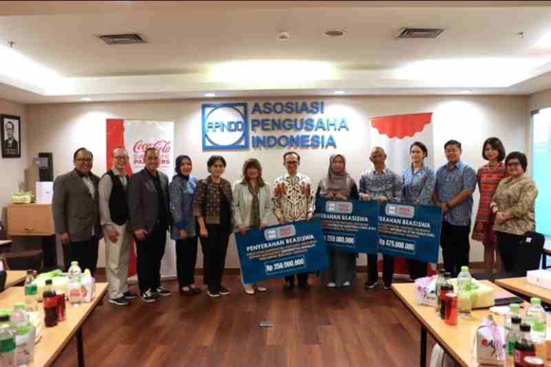 CCEP Indonesia Salurkan Beasiswa bagi Mahasiswa Terdampak Bencana Sumatra melalui APINDO CCEP Indonesia Salurkan Beasiswa bagi Mahasiswa Terdampak Bencana Sumatra melalui APINDO