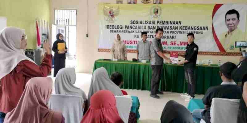 Mustika Bahrum Perkuat Wawasan Kebangsaan Warga Parerejo Lewat Pembinaan Ideologi Pancasila Mustika Bahrum Perkuat Wawasan Kebangsaan Warga Parerejo Lewat Pembinaan Ideologi Pancasila