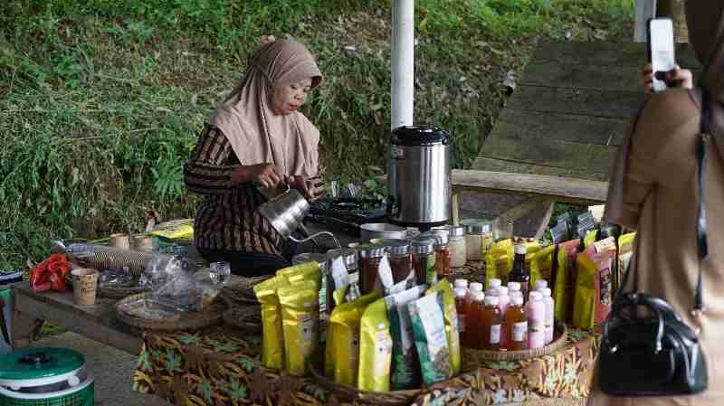 Pasar Minggu Pon Lerep: Kreweng, Daun, dan Ingatan yang Pulang ke Desa Pasar Minggu Pon Lerep: Kreweng, Daun, dan Ingatan yang Pulang ke Desa