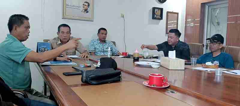 PWI Lampung Klarifikasi Isu Pemecatan di PWI Lamtim, DK Sarankan Klarifikasi ke 9 Anggota PWI Lampung Klarifikasi Isu Pemecatan di PWI Lamtim, DK Sarankan Klarifikasi ke 9 Anggota