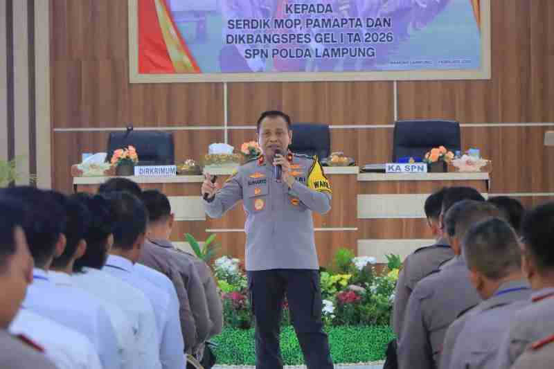 Wakapolda Lampung Tegaskan Pilar Manajemen dan Integritas dalam Pembekalan Peserta Didik SPN Wakapolda Lampung Tegaskan Pilar Manajemen dan Integritas dalam Pembekalan Peserta Didik SPN