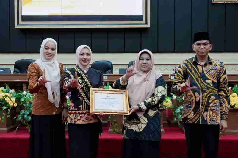 Bunda Literasi Provinsi Lampung Kukuhkan Forum Literasi Daerah, Perkuat SDM Berdaya Saing Bunda Literasi Provinsi Lampung Kukuhkan Forum Literasi Daerah, Perkuat SDM Berdaya Saing