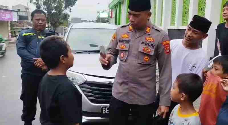 Tegas Jaga Kamtibmas, Patroli Subuh Polsek Tanjung Karang Barat Temukan Anak Telantar yang Ingin Sekolah Tegas Jaga Kamtibmas, Patroli Subuh Polsek Tanjung Karang Barat Temukan Anak Telantar yang Ingin Sekolah