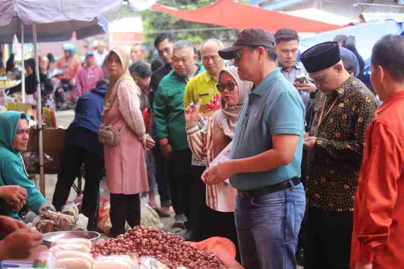 Jelang Ramadhan, Sekda Lampung Barat Pantau Harga Bapokting di Pasar Liwa Jelang Ramadhan, Sekda Lampung Barat Pantau Harga Bapokting di Pasar Liwa