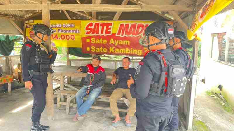 Personel Batalyon C Pelopor Gelar Patroli Dialogis di Lampung Utara Personel Batalyon C Pelopor Gelar Patroli Dialogis di Lampung Utara