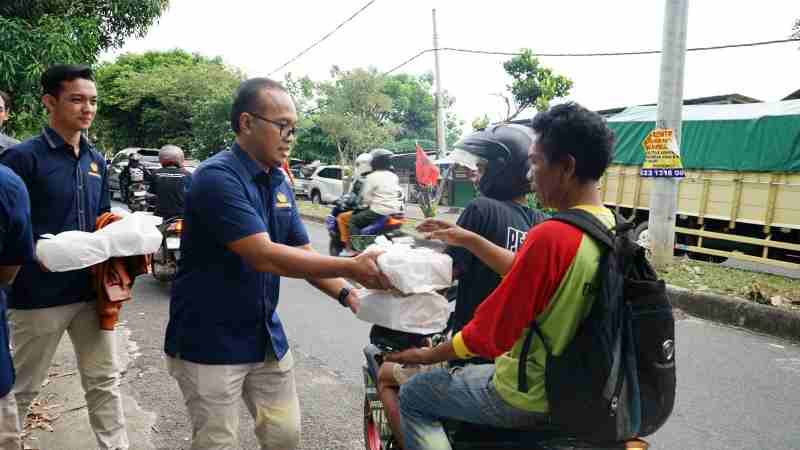 Kanwil DJP Bengkulu-Lampung Bagikan 2.535 Paket Iftar kepada Masyarakat Kanwil DJP Bengkulu-Lampung Bagikan 2.535 Paket Iftar kepada Masyarakat