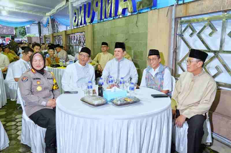 Pemprov Lampung dan PWI Perkuat Sinergi Melalui Silaturahmi Ramadan Pemprov Lampung dan PWI Perkuat Sinergi Melalui Silaturahmi Ramadan