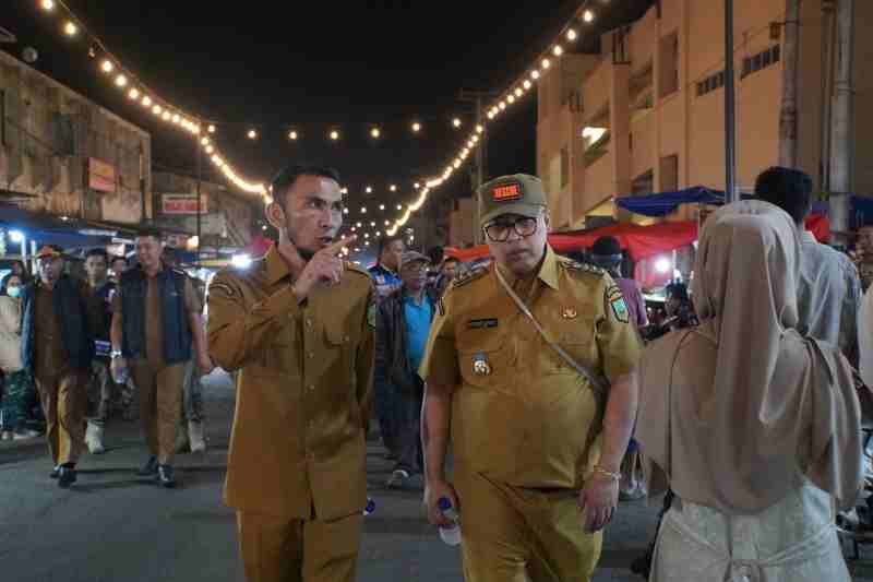 Kepemimpinan Hendri Arnis Hadirkan Pasar Pusat yang Lebih Tertib dan Nyaman Jelang Lebaran Kepemimpinan Hendri Arnis Hadirkan Pasar Pusat yang Lebih Tertib dan Nyaman Jelang Lebaran