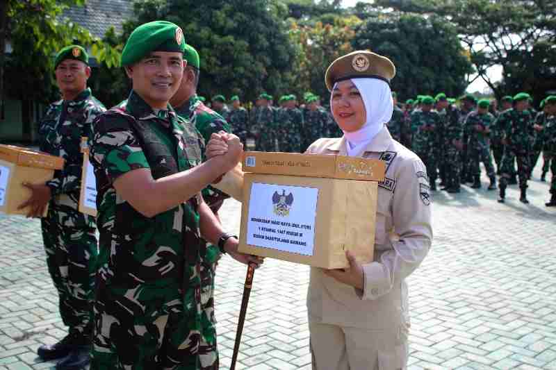 Sambut Lebaran, Dandim 0426 Tulang Bawang Bagikan Bingkisan dan Lepas Prajurit Cuti Sambut Lebaran, Dandim 0426 Tulang Bawang Bagikan Bingkisan dan Lepas Prajurit Cuti