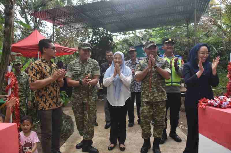 Danrem 071 Resmikan Jembatan Armco di Banjarnegara, Akses Warga Kembali Normal Danrem 071 Resmikan Jembatan Armco di Banjarnegara, Akses Warga Kembali Normal