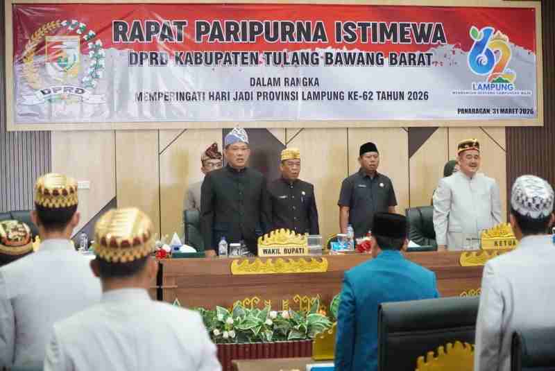Wabup Tubaba Bacakan Sambutan Gubernur pada Paripurna HUT ke-62 Provinsi Lampung Wabup Tubaba Bacakan Sambutan Gubernur pada Paripurna HUT ke-62 Provinsi Lampung