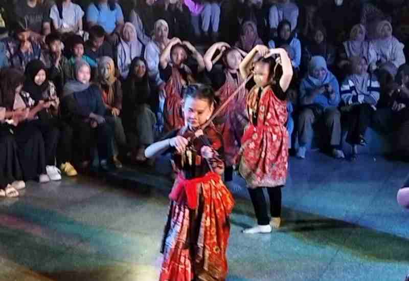 Mengajak Menari, Mengajak Pulang Ke Budaya Tradisi : Sekar Taman di Oudetrap Mengajak Menari, Mengajak Pulang Ke Budaya Tradisi : Sekar Taman di Oudetrap