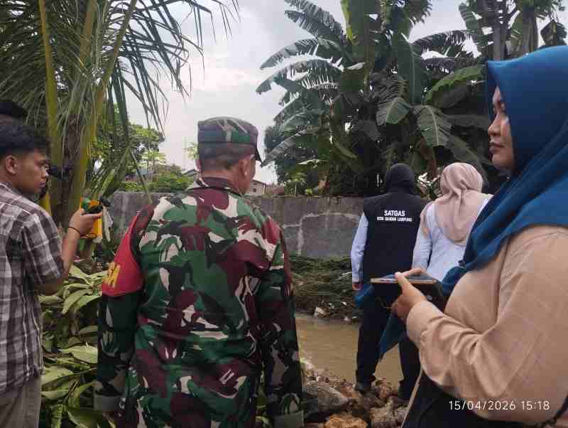 Kelurahan Jagabaya Banjir, Koramil 04/TKT Bantu Warga dan Gotong Royong Perbaiki Talut Kelurahan Jagabaya Banjir, Koramil 04/TKT Bantu Warga dan Gotong Royong Perbaiki Talut