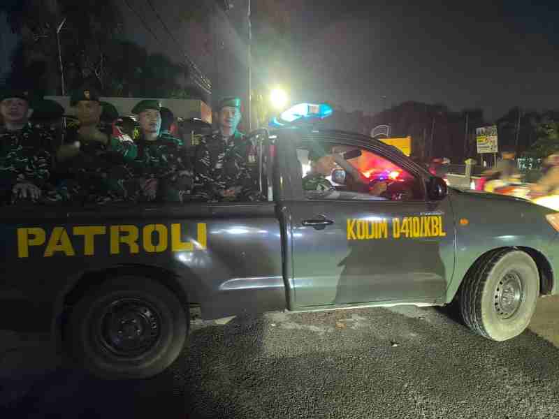 Berikan Rasa Aman ke Warga, Personil S3B Kodim 0410/KBL Laksanakan Patroli Malam Berikan Rasa Aman ke Warga, Personil S3B Kodim 0410/KBL Laksanakan Patroli Malam