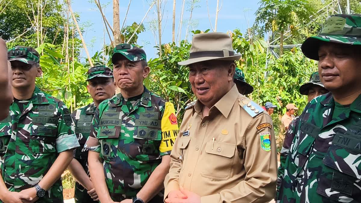 Dandim 0424/Tanggamus Sambut Tim Wasev Pusterad di Lokasi TMMD ke-128 Pekon Kalimiring Dandim 0424/Tanggamus Sambut Tim Wasev Pusterad di Lokasi TMMD ke-128 Pekon Kalimiring