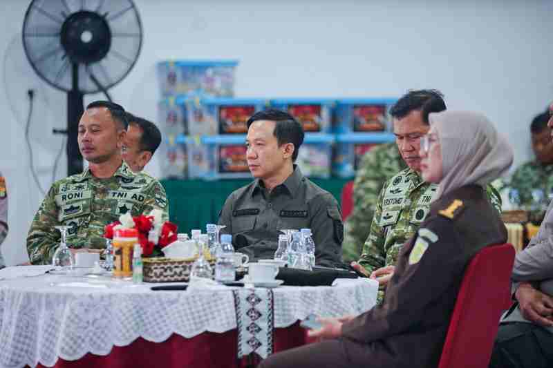 Sekdaprov Marindo Ikuti Prosesi Peresmian Operasionalisasi 1.061 KDKMP oleh Presiden Prabowo Subianto Sekdaprov Marindo Ikuti Prosesi Peresmian Operasionalisasi 1.061 KDKMP oleh Presiden Prabowo Subianto