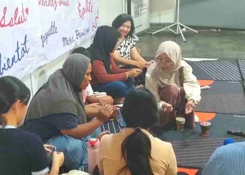 Merajut Kehangatan: Cerita di Balik Setiap Simpul ‘Crochet a Cup Holder Together’ di Semarang Merajut Kehangatan: Cerita di Balik Setiap Simpul ‘Crochet a Cup Holder Together’ di Semarang