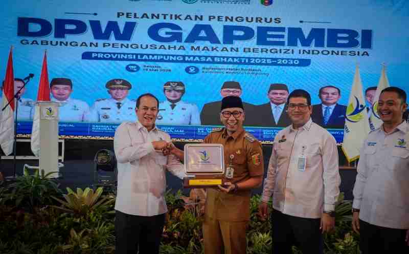 Pemprov Lampung Dorong Dapur MBG Serap Produk Petani, Peternak, dan UMKM Lokal Pemprov Lampung Dorong Dapur MBG Serap Produk Petani, Peternak, dan UMKM Lokal