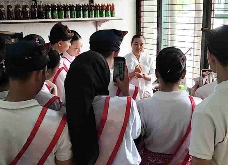 Di Ruang Gerah Kedai Rempah, Para Finalis Denok-Kenang Belajar Menjaga Rasa dari Sebuah Kendi Di Ruang Gerah Kedai Rempah, Para Finalis Denok-Kenang Belajar Menjaga Rasa dari Sebuah Kendi