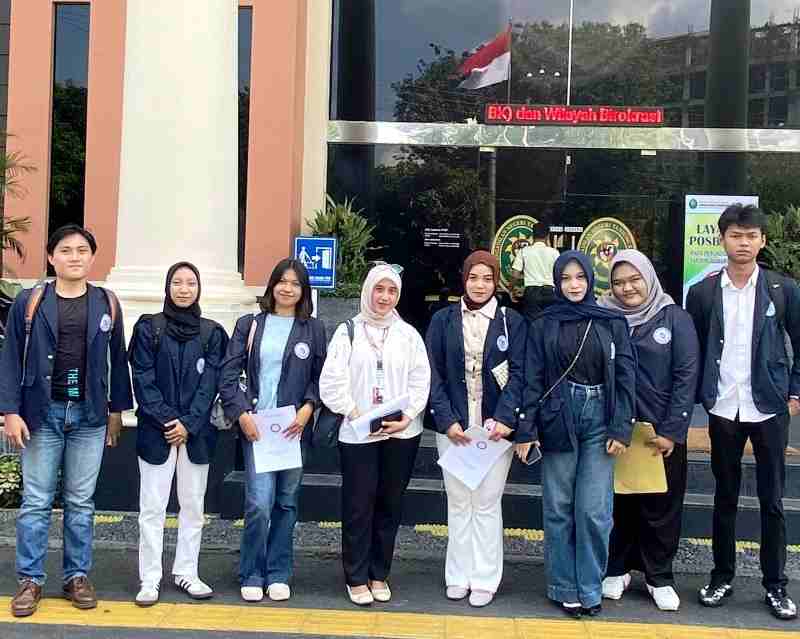 Mahasiswa Hukum Bisnis IIB Darmajaya Belajar Langsung di Ruang Sidang PN Tanjungkarang Mahasiswa Hukum Bisnis IIB Darmajaya Belajar Langsung di Ruang Sidang PN Tanjungkarang