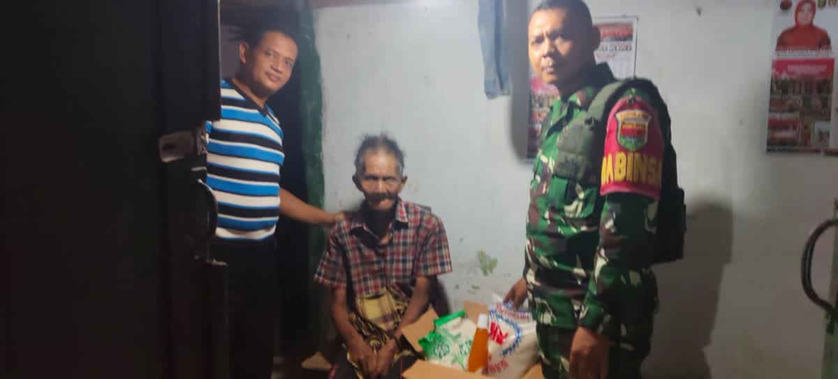 Serka Supriyadi dan Serda Deni Komandoi Kegiatan Bakti Sosial di Kelurahan Pasir Gintung Serka Supriyadi dan Serda Deni Komandoi Kegiatan Bakti Sosial di Kelurahan Pasir Gintung