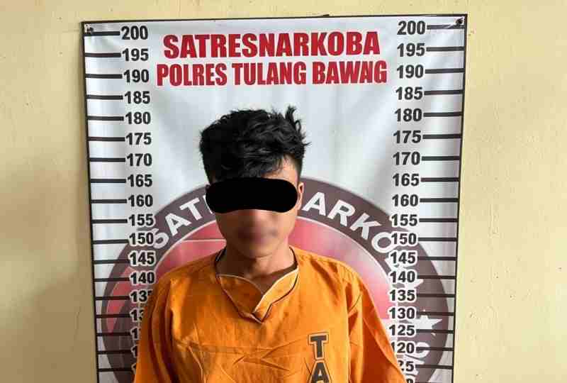 17 Butir Ekstasi Gagal Edar! Polres Tulang Bawang Amankan Mahasiswa di Parkiran Hotel 17 Butir Ekstasi Gagal Edar! Polres Tulang Bawang Amankan Mahasiswa di Parkiran Hotel