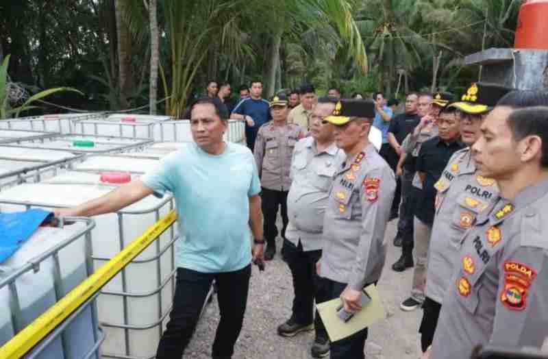 29 Tersangka Kasus Solar Ilegal Dilimpahkan ke Kejaksaan, Polda Tegaskan Komitmen Berantas Mafia BBM 29 Tersangka Kasus Solar Ilegal Dilimpahkan ke Kejaksaan, Polda Tegaskan Komitmen Berantas Mafia BBM