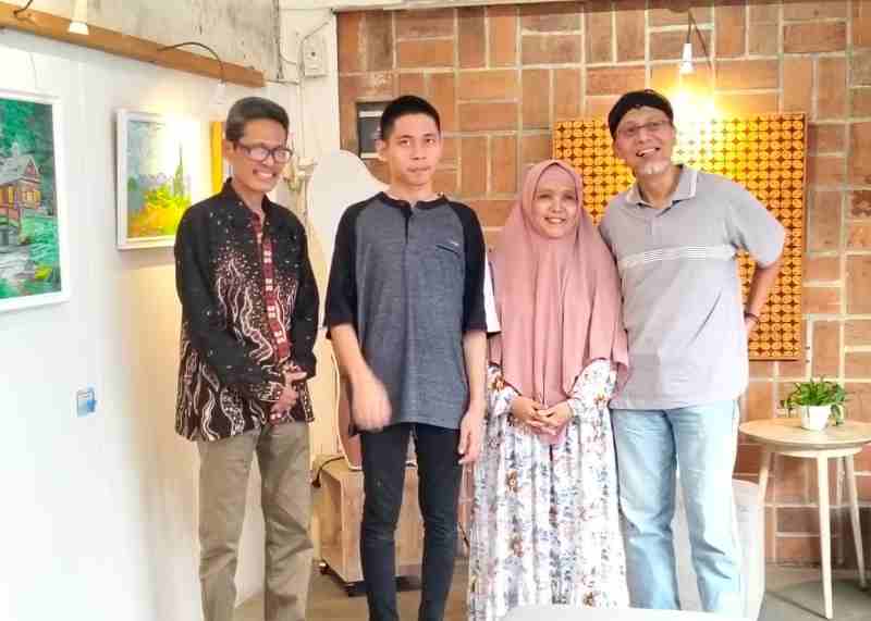 Ketika Warna Menjadi Bahasa: Haidar dan Berkah yang Menjelma di Atas Kanvas Ketika Warna Menjadi Bahasa: Haidar dan Berkah yang Menjelma di Atas Kanvas