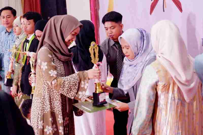 Sinergi Guru, Orang Tua, dan Sekolah Wujudkan Prestasi di SDI Pelangi Sinergi Guru, Orang Tua, dan Sekolah Wujudkan Prestasi di SDI Pelangi