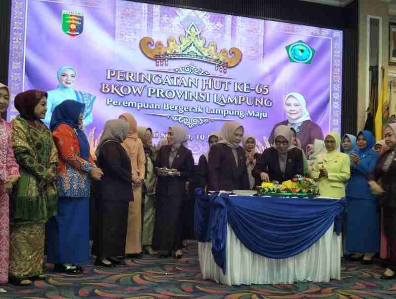 HUT ke-65 BKOW Lampung Jadi Momentum Penguatan Peran Perempuan dan Pemberdayaan UMKM HUT ke-65 BKOW Lampung Jadi Momentum Penguatan Peran Perempuan dan Pemberdayaan UMKM