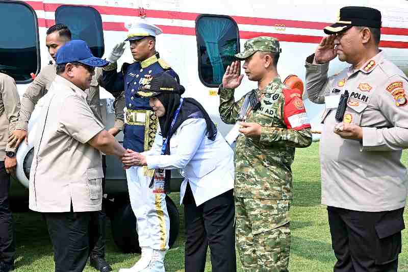 Walikota Bunda Eva Sambut, Kedatangan Presiden Prabowo Walikota Bunda Eva Sambut, Kedatangan Presiden Prabowo