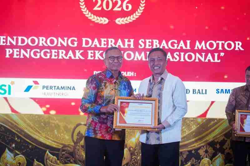 Torehkan Prestasi Nasional, Gubernur Mirza Raih Penghargaan Pemimpin Daerah Inspiratif Sektor Pertanian Torehkan Prestasi Nasional, Gubernur Mirza Raih Penghargaan Pemimpin Daerah Inspiratif Sektor Pertanian
