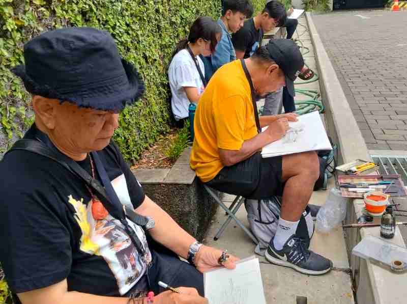 Memperlambat Waktu di Radjawali: Ketika Kota Ditangkap Lewat Goresan Pensil Memperlambat Waktu di Radjawali: Ketika Kota Ditangkap Lewat Goresan Pensil