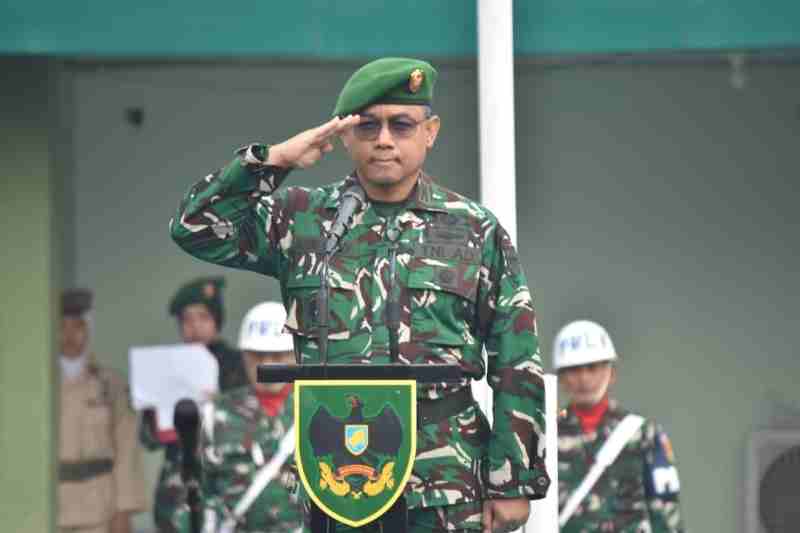 Upacara Bulanan Kasilog Kasrem 043/Gatam Bacakan Amanat Pamgdam XXI/RI Upacara Bulanan Kasilog Kasrem 043/Gatam Bacakan Amanat Pamgdam XXI/RI