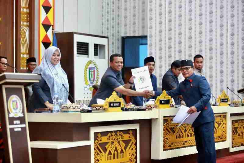 Bupati Pringsewu Sampaikan Ranperda Pertanggungjawaban Pelaksanaan APBD 2O25 Bupati Pringsewu Sampaikan Ranperda Pertanggungjawaban Pelaksanaan APBD 2O25