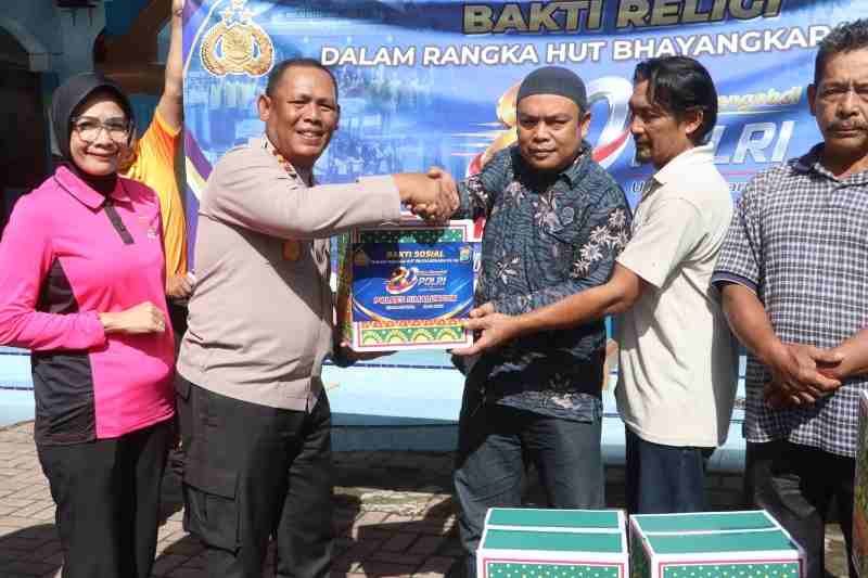 Sambut HUT Bhayangkara ke-80, Polres Simalungun Gelar Bakti Religi dan Baksos di Gereja dan Masjid Sambut HUT Bhayangkara ke-80, Polres Simalungun Gelar Bakti Religi dan Baksos di Gereja dan Masjid