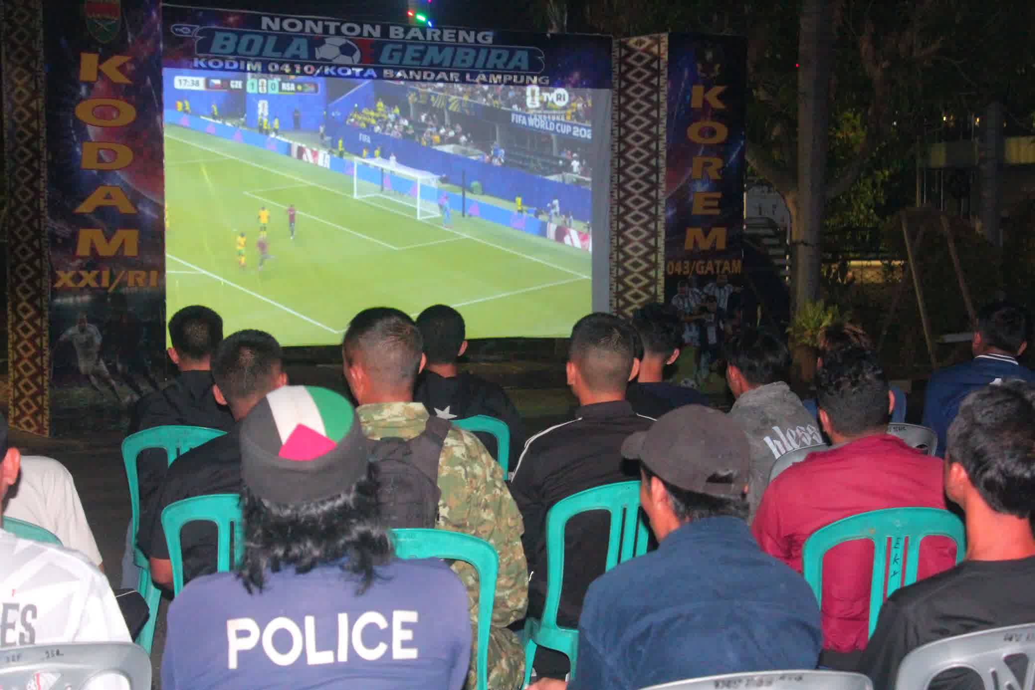 Nobar Piala Dunia 2026 di Kodim 0410/KBL, Ceko vs Afsel Menambah Suasana Seru dan Mendebarkan Nobar Piala Dunia 2026 di Kodim 0410/KBL, Ceko vs Afsel Menambah Suasana Seru dan Mendebarkan