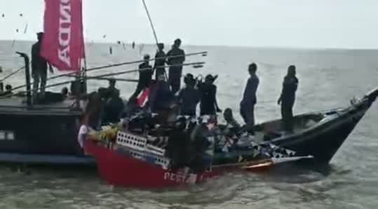 Nelayan Kuala Penet Gelar NADRAN Tahunan Larung Kepala Kerbau Nelayan Kuala Penet Gelar NADRAN Tahunan Larung Kepala Kerbau