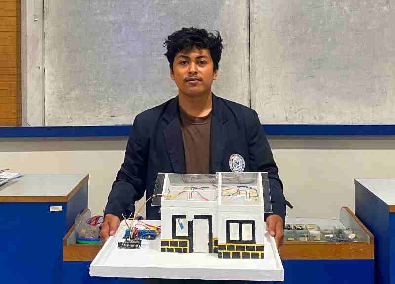 Mahasiswa Sistem Komputer Kampus Unggul IIB Darmajaya Rancang Prototipe Smart Home, Lampu dan Pintu Bisa Dikendalikan dari Genggaman Mahasiswa Sistem Komputer Kampus Unggul IIB Darmajaya Rancang Prototipe Smart Home, Lampu dan Pintu Bisa Dikendalikan dari Genggaman