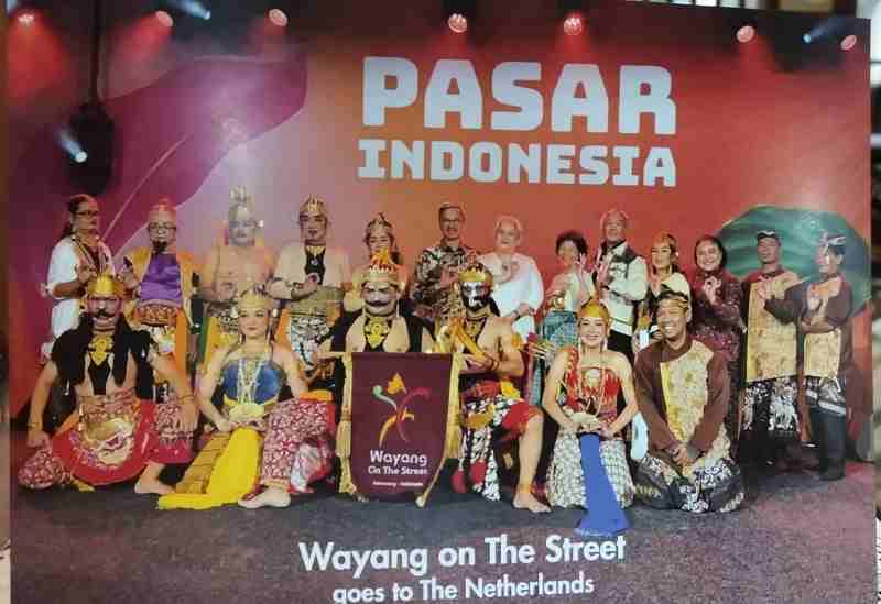 Mbarang Wayang Orang ke Negeri Tulip: Semangkuk Bubur Sumsum dan Kenangan yang Tak Pernah Tamat Mbarang Wayang Orang ke Negeri Tulip: Semangkuk Bubur Sumsum dan Kenangan yang Tak Pernah Tamat
