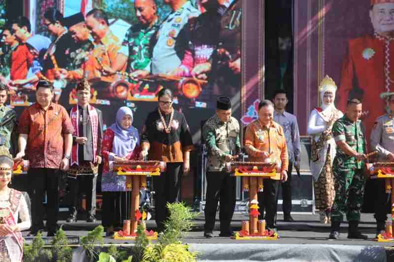 Sekala Bekhak XII Bukan Sekadar Pesta, Tapi Penjaga Jati Diri Lampung Barat Sekala Bekhak XII Bukan Sekadar Pesta, Tapi Penjaga Jati Diri Lampung Barat