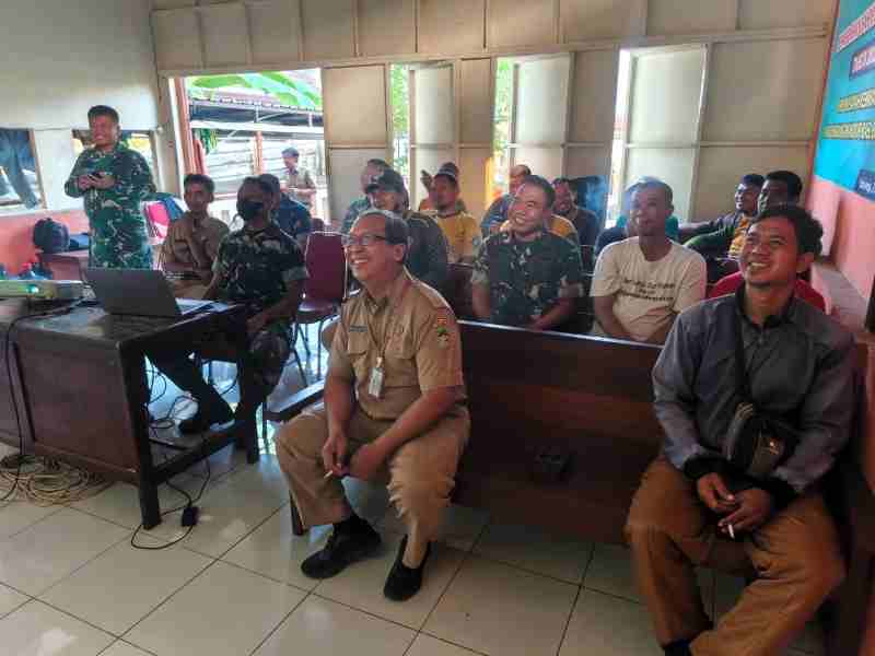 Prajurit dan Masyarakat Nobar Piala Dunia, Kebersamaan Menguat dalam Semangat Persatuan Prajurit dan Masyarakat Nobar Piala Dunia, Kebersamaan Menguat dalam Semangat Persatuan