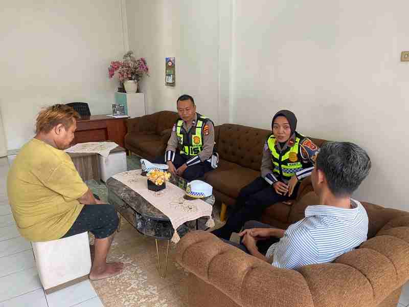 Viral Bus Pariwisata Ugal-ugalan di Jalan Bandar Lampung, Polisi Turun Tangan dan Sopir Sampaikan Permohonan Maaf Viral Bus Pariwisata Ugal-ugalan di Jalan Bandar Lampung, Polisi Turun Tangan dan Sopir Sampaikan Permohonan Maaf