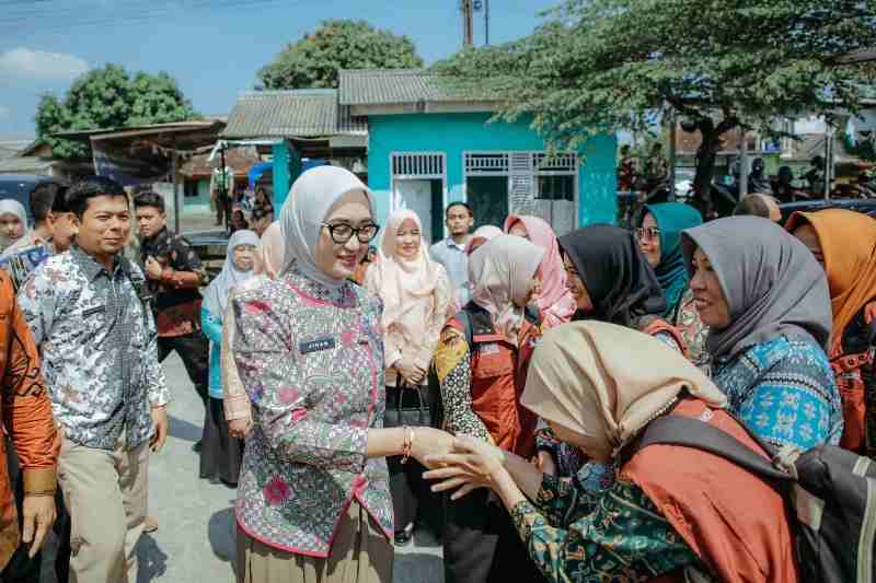 Wagub Jihan Tinjau Langsung Calon Siswa Sekolah Rakyat, Wujud Komitmen Pemerintah Mengawal Masa Depan Generasi Muda Wagub Jihan Tinjau Langsung Calon Siswa Sekolah Rakyat, Wujud Komitmen Pemerintah Mengawal Masa Depan Generasi Muda