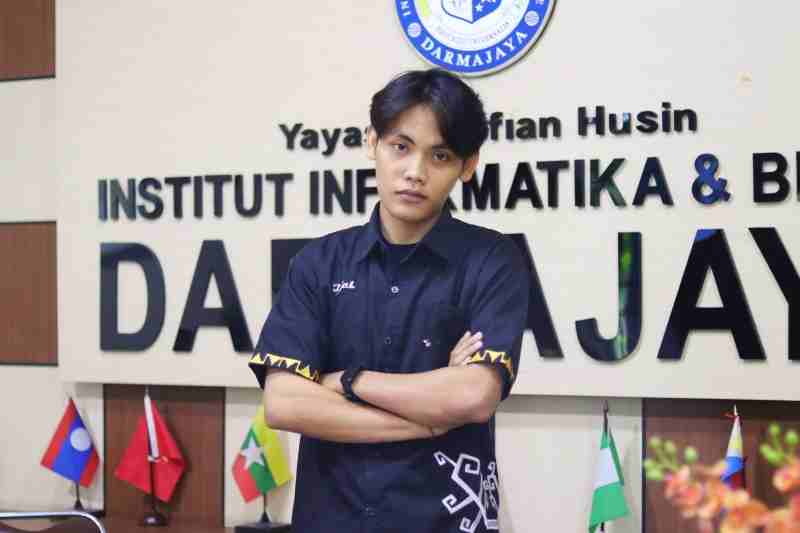 The Best! Mahasiswa DKV Kampus Unggul Darmajaya Juara Lomba Lukis Peksimida Lampung 2026 The Best! Mahasiswa DKV Kampus Unggul Darmajaya Juara Lomba Lukis Peksimida Lampung 2026
