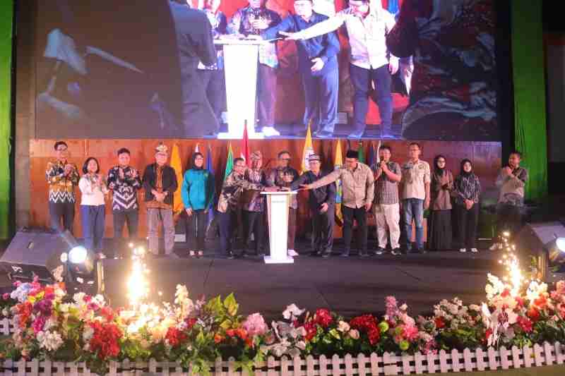 PEKSIMIDA Lampung 2026 Resmi Ditutup, Delapan Perguruan Tinggi Lolos ke PEKSIMINAS di Jember PEKSIMIDA Lampung 2026 Resmi Ditutup, Delapan Perguruan Tinggi Lolos ke PEKSIMINAS di Jember