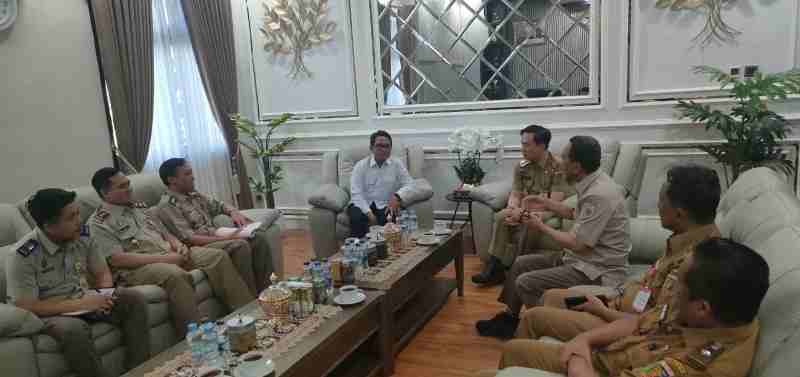 Sekdaprov Lampung Dorong Percepatan Program Prioritas Pembagunan Lewat Penguatan Kolaborasi Antarlembaga Sekdaprov Lampung Dorong Percepatan Program Prioritas Pembagunan Lewat Penguatan Kolaborasi Antarlembaga