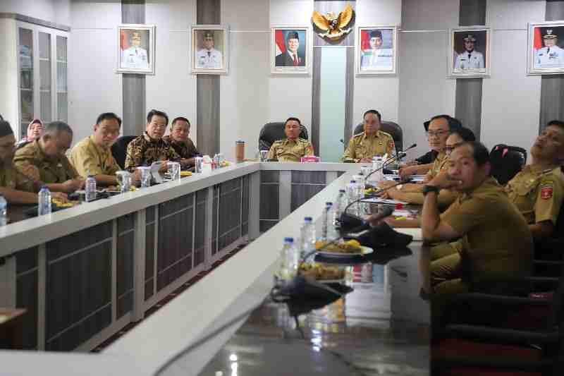 Pemkab Lampung Barat Sambut Rencana Pengembangan Kawasan Wisata Lumbok Seminung Bersama PT Eljohn Tirta Emas Wisata Pemkab Lampung Barat Sambut Rencana Pengembangan Kawasan Wisata Lumbok Seminung Bersama PT Eljohn Tirta Emas Wisata