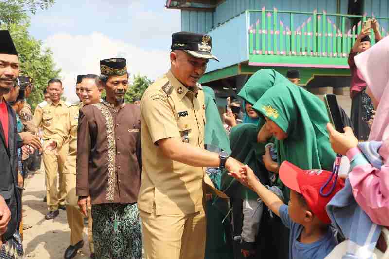 Tinjau TPA Sunan Bonang Pasca Kebakaran, Bupati Parosil Serahkan Bantuan dan Ingatkan Bahaya Korsleting Tinjau TPA Sunan Bonang Pasca Kebakaran, Bupati Parosil Serahkan Bantuan dan Ingatkan Bahaya Korsleting